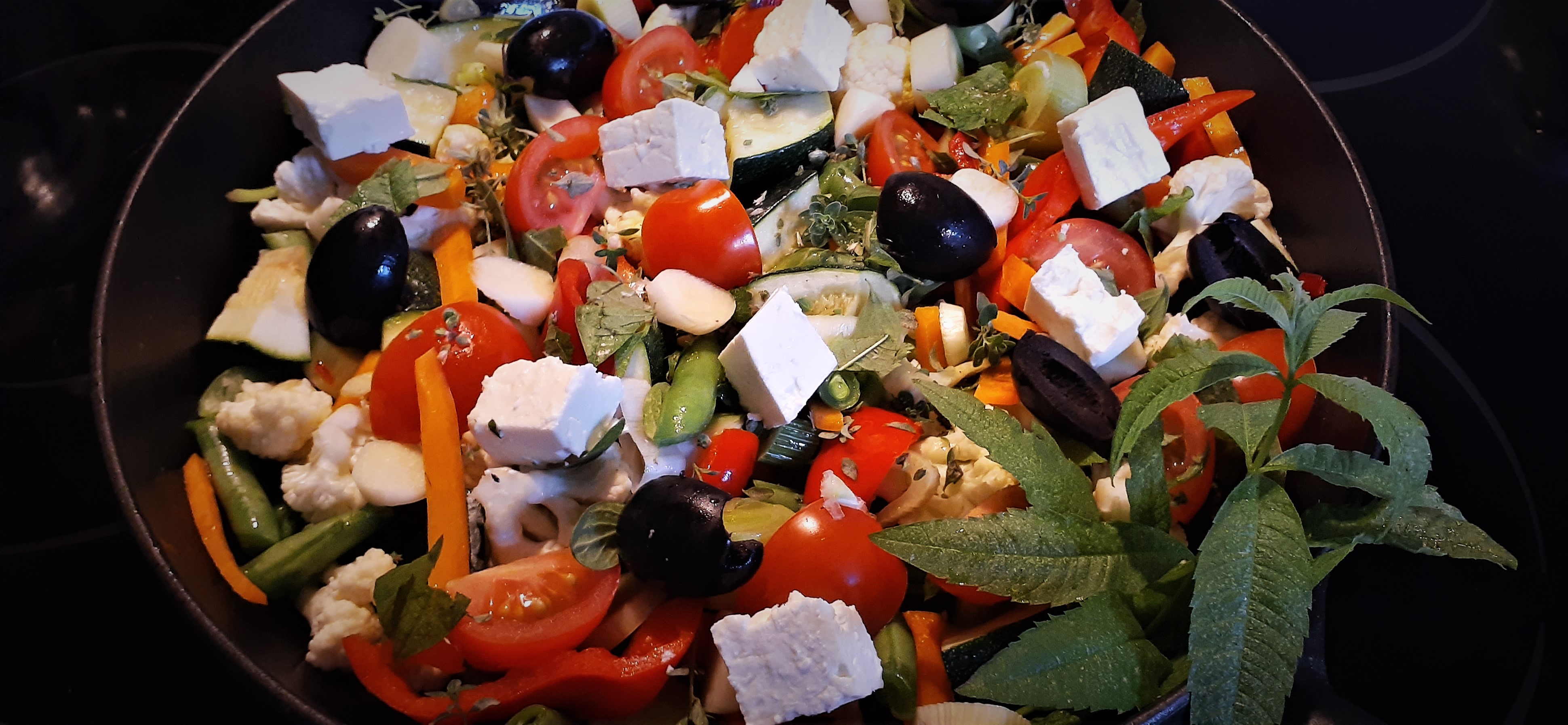 Mediterrane Gemüsepfanne mit Feta - Sommer