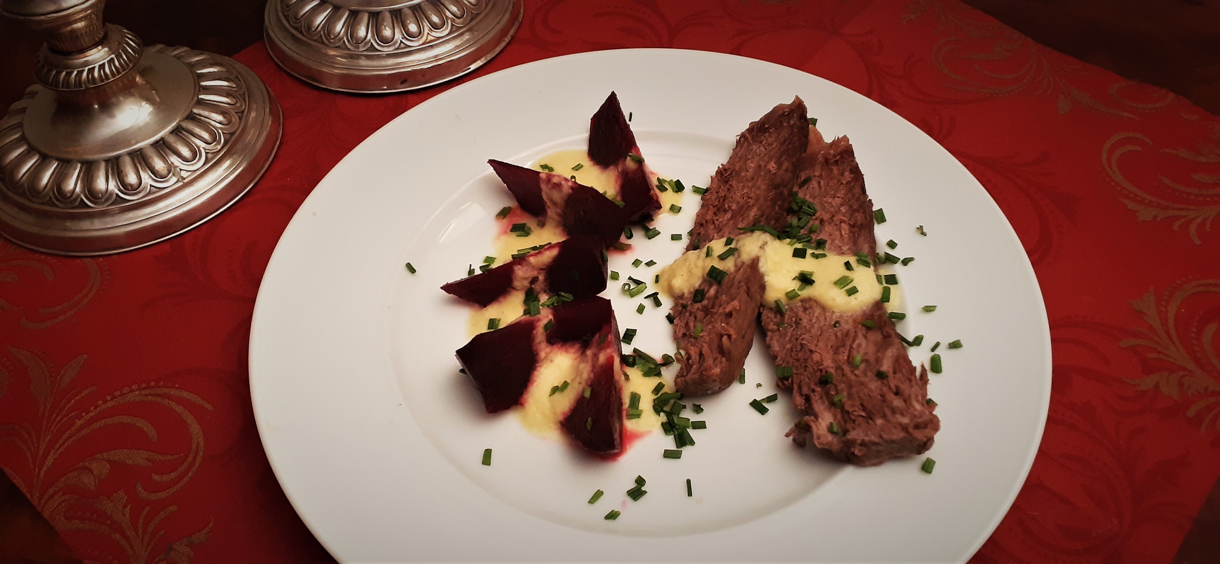 Tafelspitz mit Roter Beete und Meerrettichsoße - Herbst-Winter